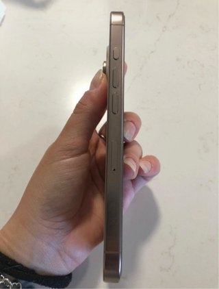 iPhone 16 Pro Dorado