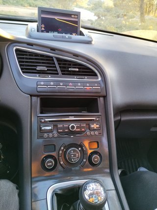 Peugeot 5008 2012 de muy pocos kilómetros 129.000