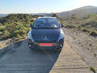 Peugeot 5008 2012 de muy pocos kilómetros 129.000