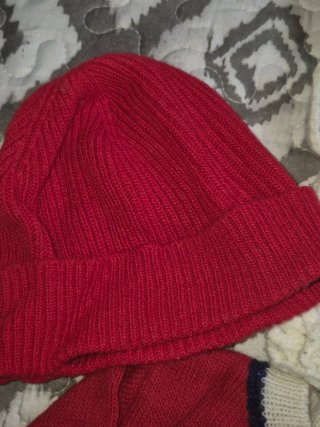 Jersey y 3 gorros de lana