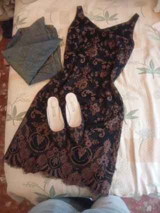 Vestido y zapatos de encaje