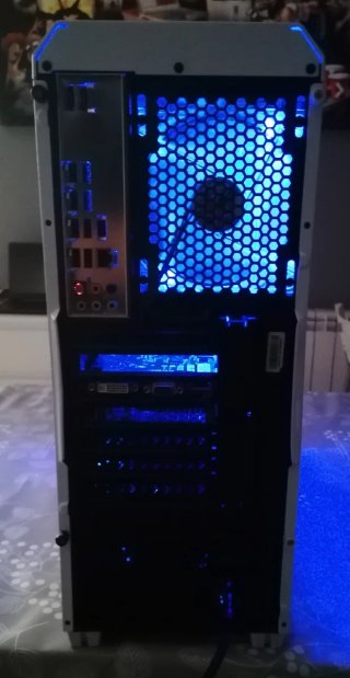 Ordenador w11 8gb. Wifi leds + portátil de regalo