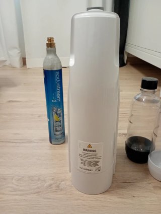 Máquina Sodastream con 2 bombonas y dos botellas