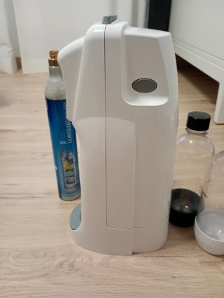 Máquina Sodastream con 2 bombonas y dos botellas