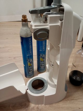 Máquina Sodastream con 2 bombonas y dos botellas