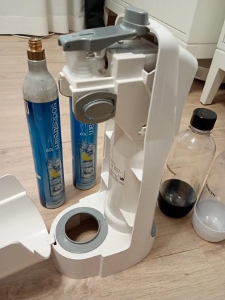 Máquina Sodastream con 2 bombonas y dos botellas