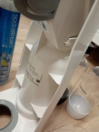 Máquina Sodastream con 2 bombonas y dos botellas