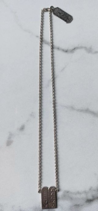 Colgante y cadena plata rodio 10 mandamientos