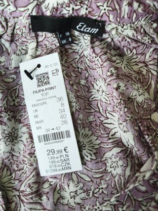 Blusa Etam floral morada y blanca
