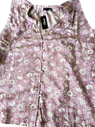 Blusa Etam floral morada y blanca