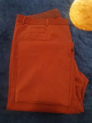 Pantalón  hombre rojo.
