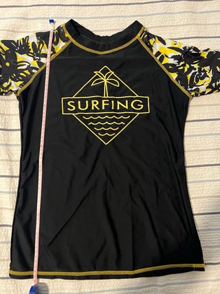 Licra de surf negra y amarilla