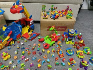 Lote de figuras y vehículos Superthings