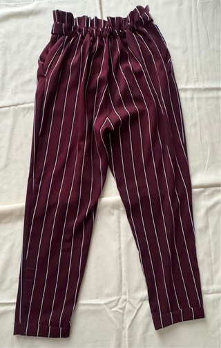 Pantalón fresquito Pull&Bear granate talle alto