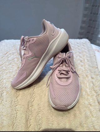 Zapatillas Fila rosas y blancas