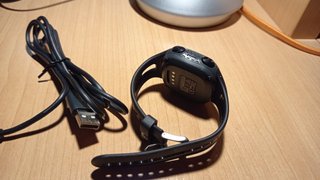 Reloj deportivo con cargador Garmin Forerunner 10