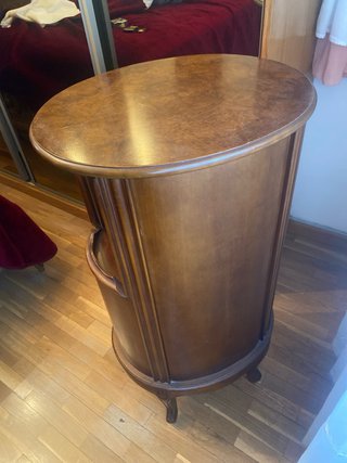 Mesita de noche de madera