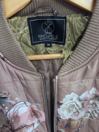 Cazadora acolchada floral talla M