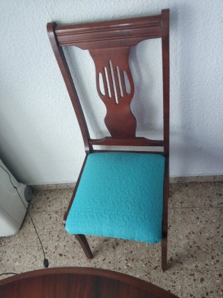 JUEGO DE MESA Y 6 SILLAS