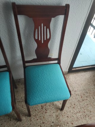 JUEGO DE MESA Y 6 SILLAS