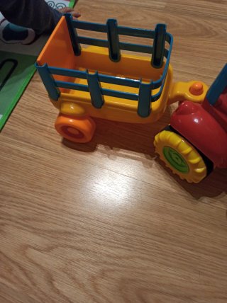 Tractor con sonido y movimiento