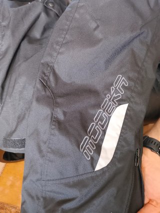 Pantalón de moto con tirantes negro