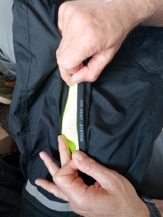 Pantalón de moto con tirantes negro