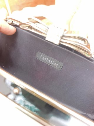 Bolso de fiesta negro con lazo plateado