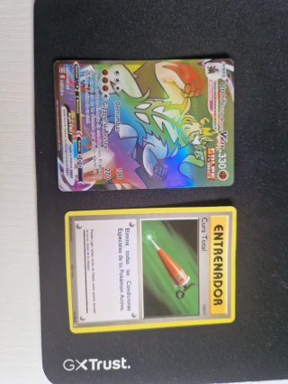 Carta Pokémon Urshifu VMAX Gigamax