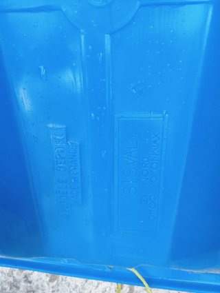 Trineo azul con cuerda