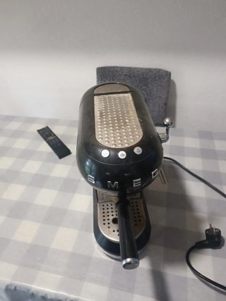 Cafetera Smeg Retro Negra