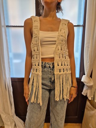 Chaleco macramé beige flecos talla única