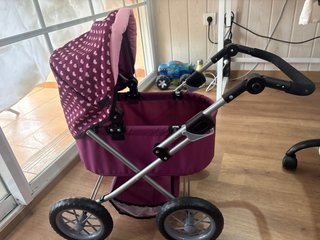 Carrito de muñecas con capota