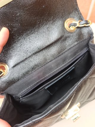 Bolso negro fiesta acolchado cadena dorada