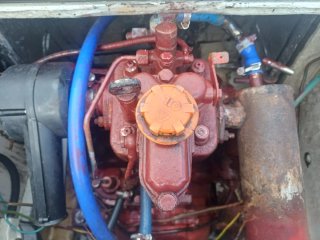 Embarcación con motor diesel intraborda