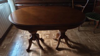 Mesa de comedor ovalada de madera