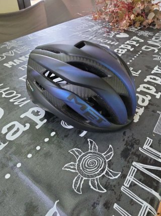 Casco MET 3K Carbon Negro/Azul Talla: 56/58 M