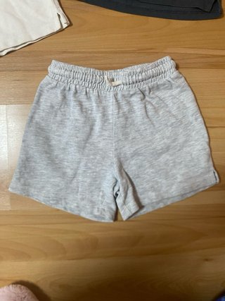Lote 4 pantalones cortos y 2 camisetas