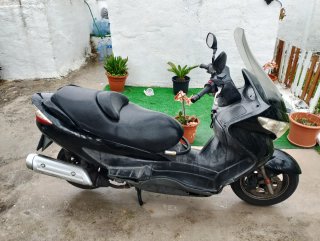 Suzuki Maxi Scooter Negra