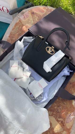 Borsa Valentino Nera con Logo Oro