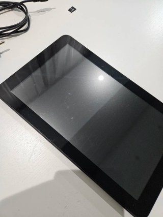Tablet Wolder mitab Bucarest, Cargador, Tarjeta SD