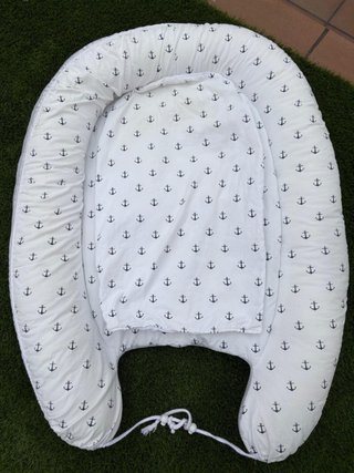 Nido para bebé con estampado de anclas