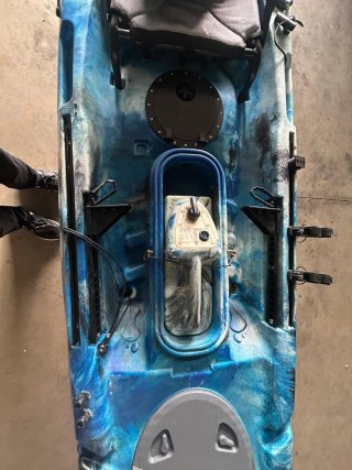 Kayak de pesca con motor central