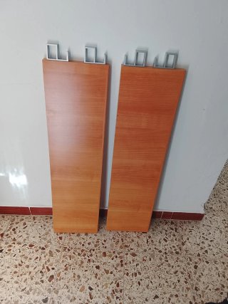 Estanterías de madera y metal
