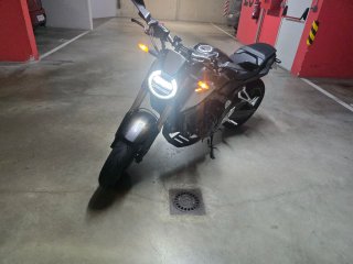 Honda CB650R año 2021 con 19.000 km.
