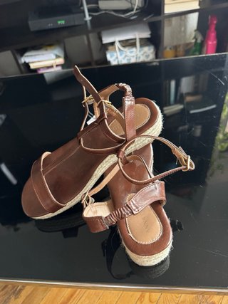 Sandalias marrones nuevas