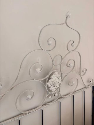 Cabezal de cama hierro forjado antiguo blanco