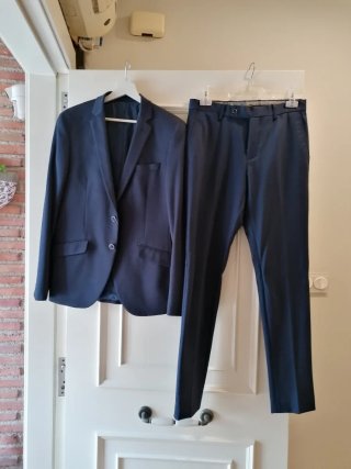Traje azul marino graduación