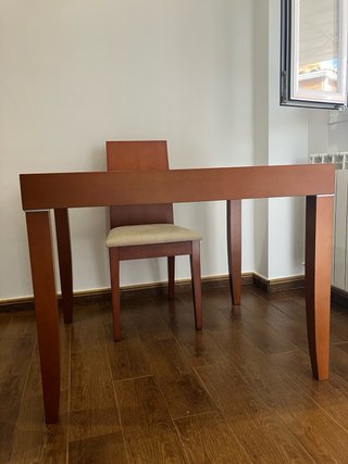 Juego de mesa y 4 Sillas cmedor Madera Tapizadas