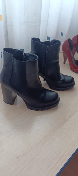 Botas negras tacón alto (1 uso)